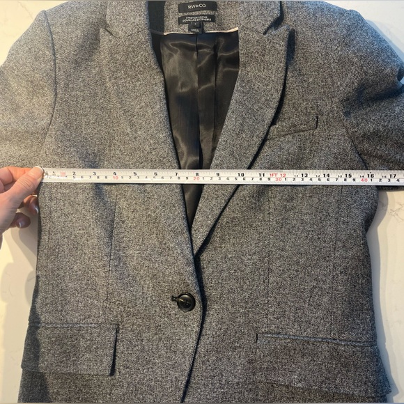R and W women’s woven blazer. - Picture 4 of 7